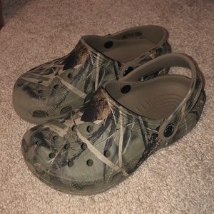 Camo Crocs - Boys size 1 💙
